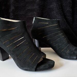 Adrienne Vittadini Black Heeled Boots with Sleek Design